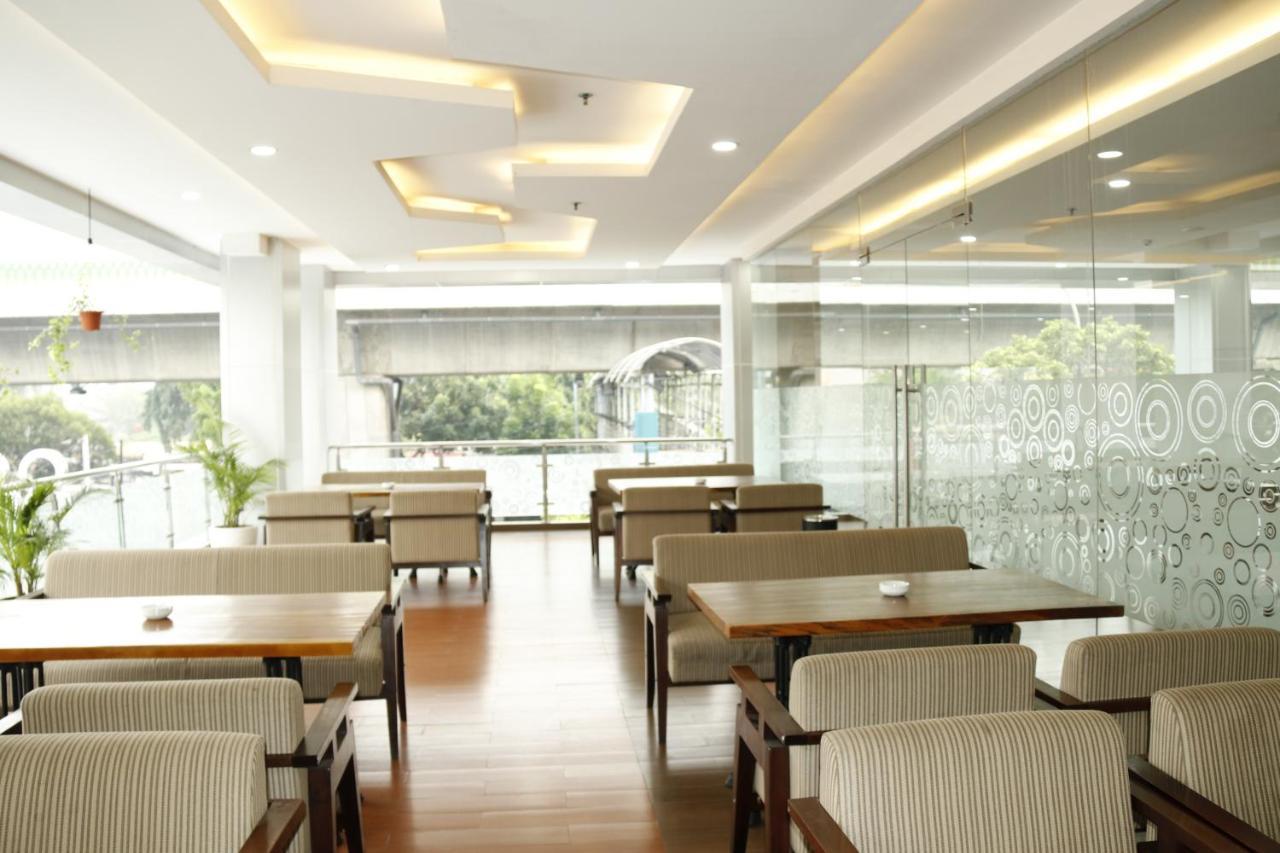 Terraz Tree Hotel Jakarta Jacarta Exterior foto